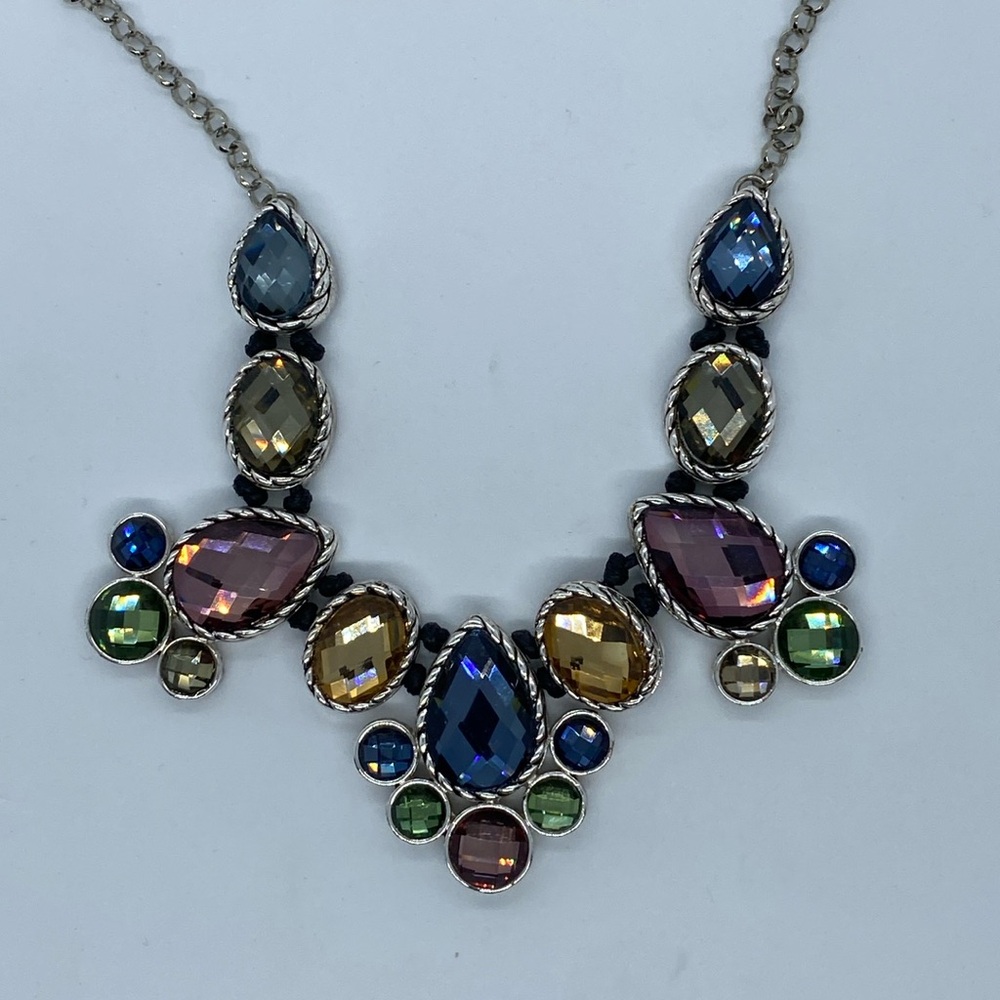 NWT beautiful necklace by Scroll Dillard’s